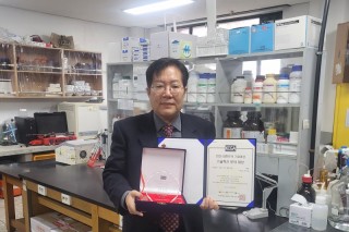 전익조교수님 수상.jpg